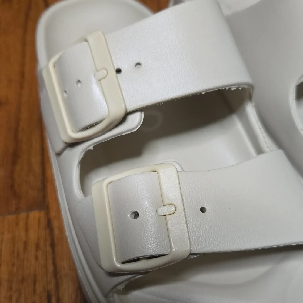 Charles Albert Size 5 Cream Double Buckle Platform Slide Sandals